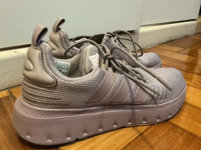 Tênis Adidas Original Tamanho 40 - Pouquíssimo Usado - Comprado em Nova York
