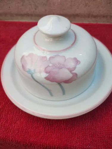 Manteigueira em porcelana Real