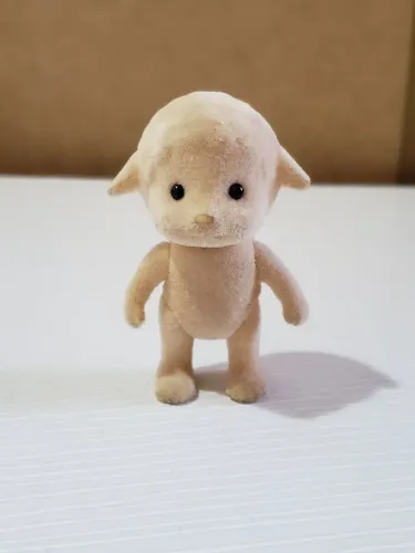 Sylvanian Families: BEBÊ OVELHINHA ESTADO RAZOÁVEL. SEM ACESSÓRIOS.