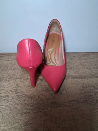 Scarpan Usaflex usado, em bom estado. Pequeno desgaste no salto. Elegância com conforto.