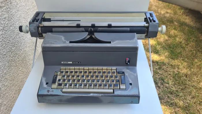Maquina de Escrever Olivetti Tekne 3