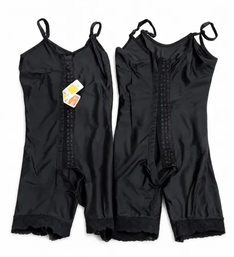 kit com 2 cintas modeladoras femininas na cor preta, novas.