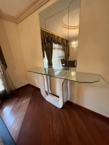 APARADOR EM MÁRMORE TRAVERTINO COM TAMPO DE VIDRO (C046)