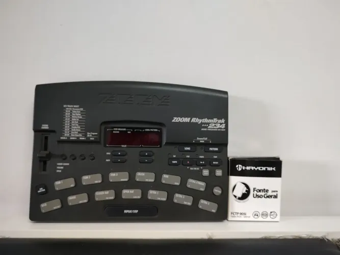 Bateria Eletrônica ZOOM Rhythmtrak 234