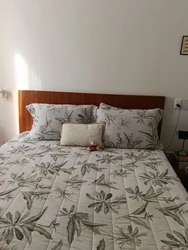 Cama de madeira maciça com cabeceira e colchão novo,Queen 