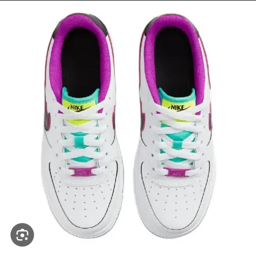 Vendo tênis "Nike air force 1 LV8 Branco/ Preto-Roxo Vivido" Original