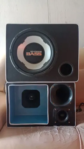 2 Sons Automotivos (1 boca de 12, 1 corneta, 1 tuiter, 1 médio e 1 Módulo de 500)