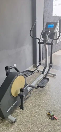 Elíptico lifefitness profissional X1