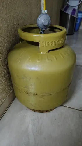 Recipiente GLS cheio, com casco