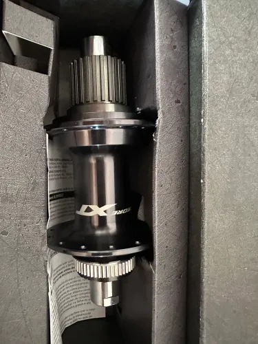 Cubo traseiro deore xt 148 28furos boost centerlock