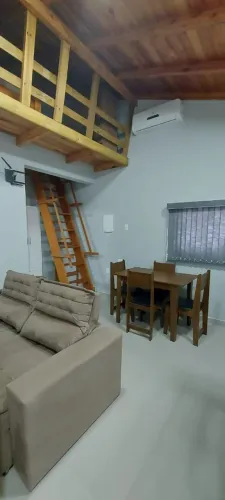 Kitnet Trindade - esquina com rua Lauro Linhares