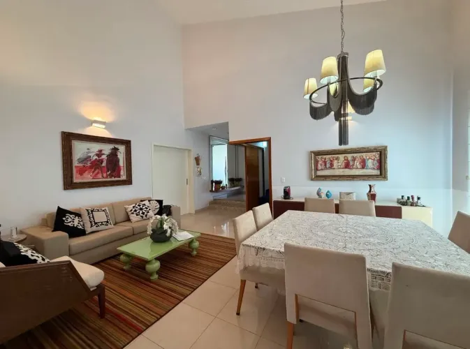 Casa térrea em condomínio fechado 3 suites, espaço gourmet, sauna