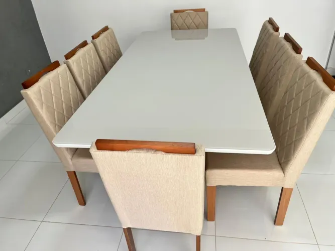 Mesa oito de madeira
