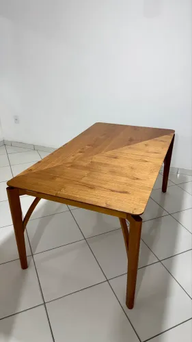 Mesa de Jantar em Madeira - Design Moderno | Excelente Estado