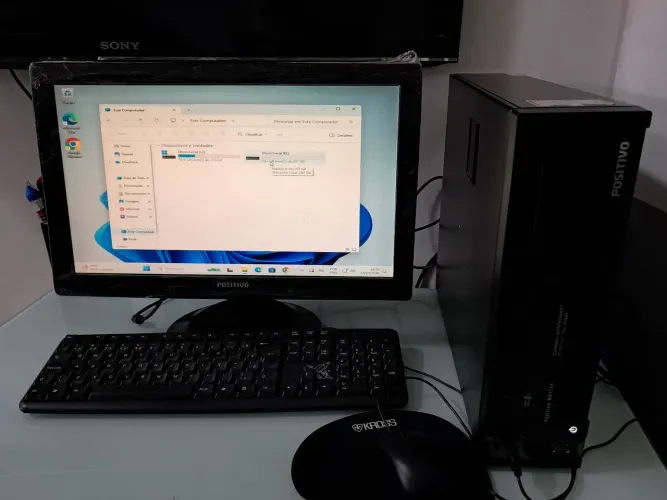 Pc positivo master,  ssd120gb, hd300gb, 8gb ram core i3 4geracao, monitor 18 positivo 