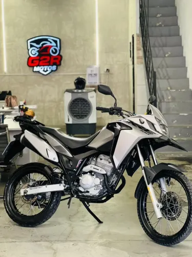 XRE 300 2019