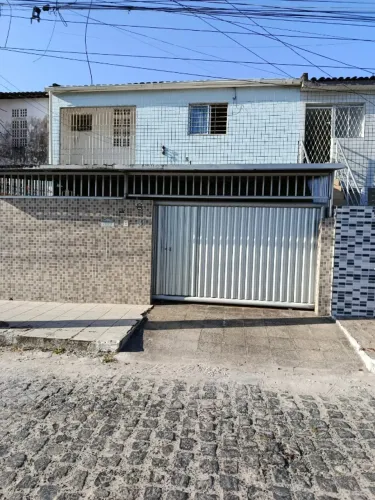 Casa para Aluguel - Mangabeira I  ? Ótima localização!  06 quartos e 04 banheiros. 