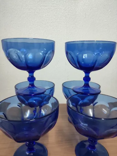 06 taças de sobremesa