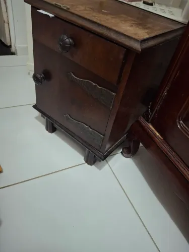 Móvel usado( criado mudo)
