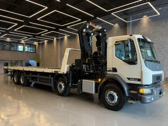 Caminhão Volvo VM 360 8X4 2027 Munck Argos 55T Plataforma Auto-Socorro