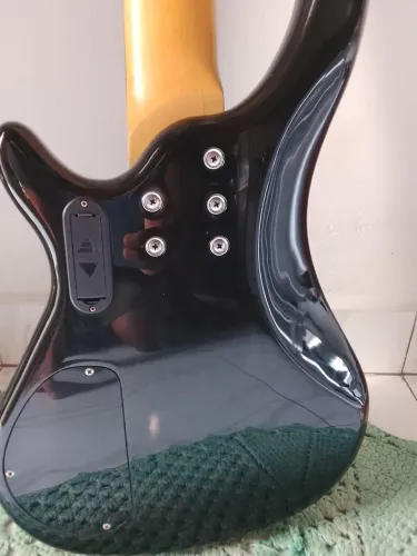 Contrabaixo semi novo