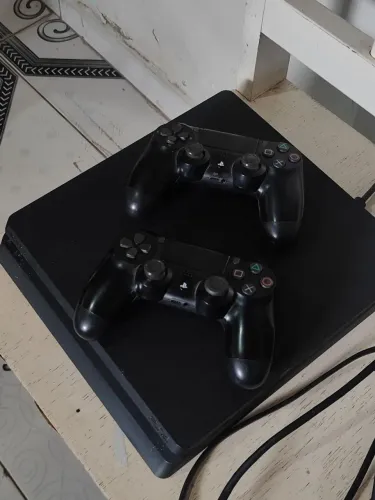 ? PS4 Slim Sony Semi-Novo + 6 Jogos - Ótima Oportunidade!