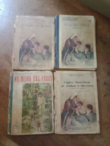 Livros antigos da Biblioteca Infantil do início do século XX