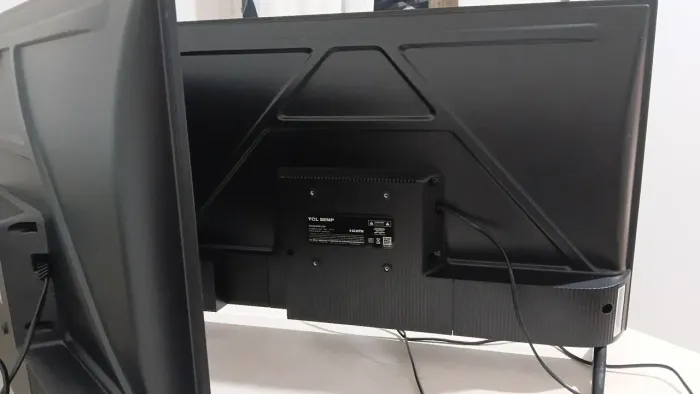Duas TV's SEMP Roku 32 polegadas NOVAS para reposição de peças ou conserto 