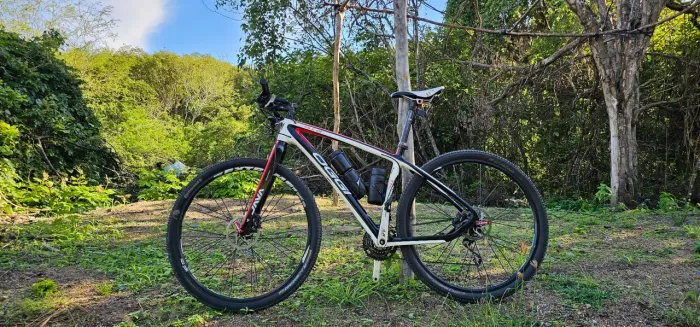Bicicleta Oggi Agille Carbon 19, grupo Xt