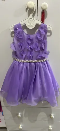 Vende-se vestido infantil de festa na cor lilás