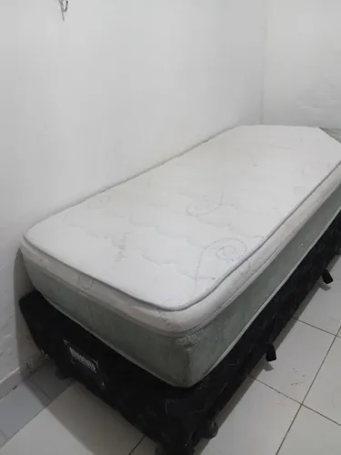 Cama de solteiro com bicama