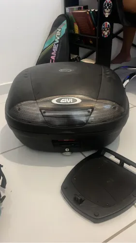 Baú givi 45 litros semi novo