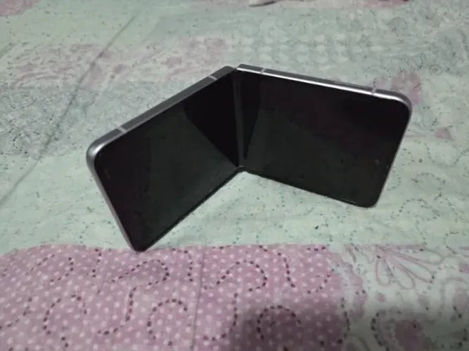 Samsung Galaxy Z Flip3 Violeta - com listra verde