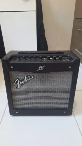 Amplificador de Guitarra Fender Mustang I V2