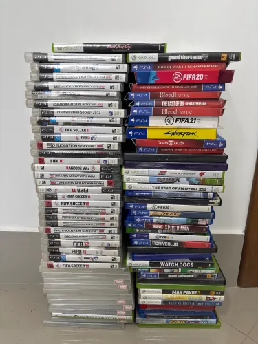 Lote de caixas para jogos
