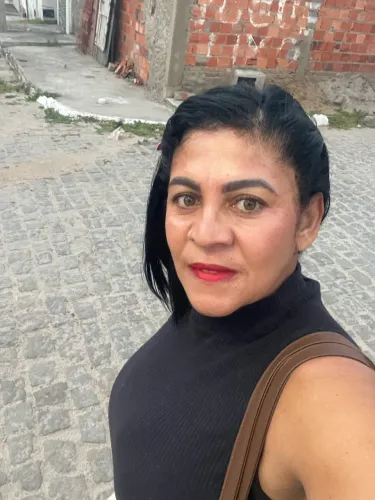 Sou baba secretária du la folgista final de semana faço  faxina nas oras vaga só mi chama 