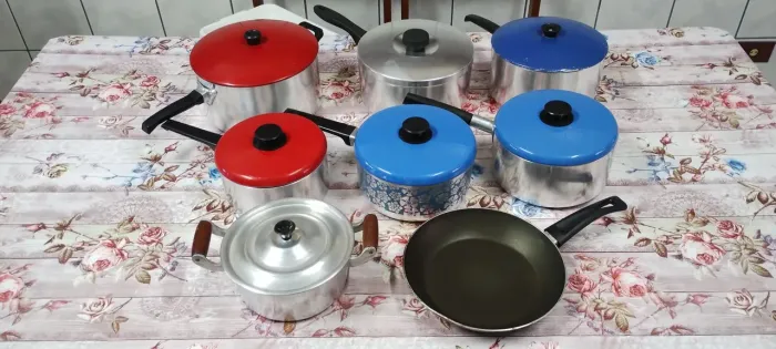 Lote com 48 peças de Panelas, Panelas de Pressão, Formas, Frigideira 