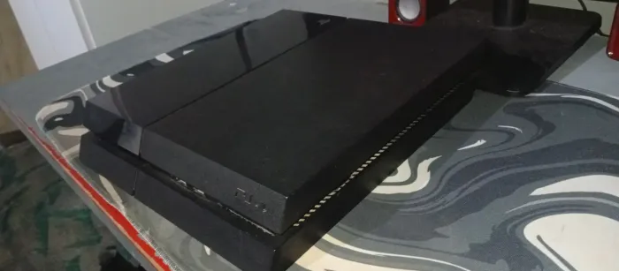 ps4 com controle + cabos