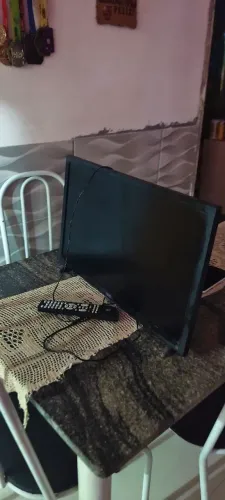TV não é smart 24 polegadas funcionando perfeitamente não precisa de conversor