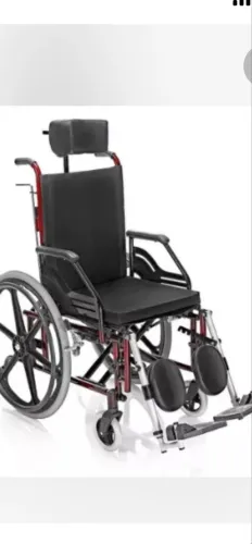 Vendo cadeira de rodas. Usado apenas 3 vezes