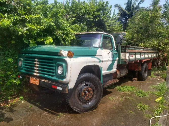 Caminhão Ford F600 motor Mercedes
