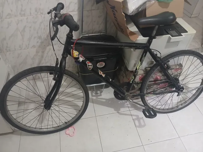 Bicicleta aro 26 pneu furado