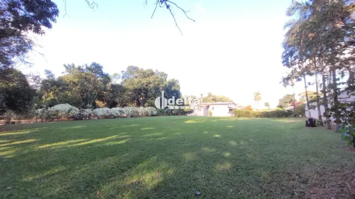 Terreno disponível para venda no bairro Morada dos Pássaros em Uberlândia-MG