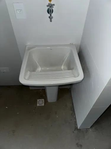Tanque de Louça Branco com Coluna - Retirado de apartamento novo.