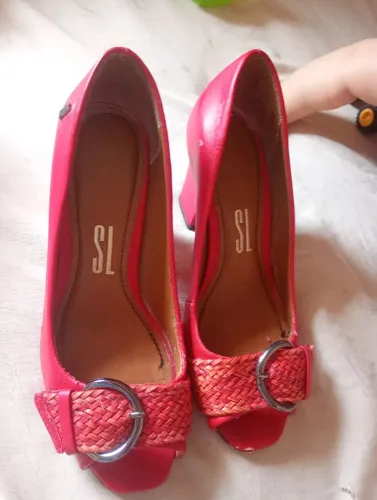 Salto vermelho santa Lolla tamanho 34