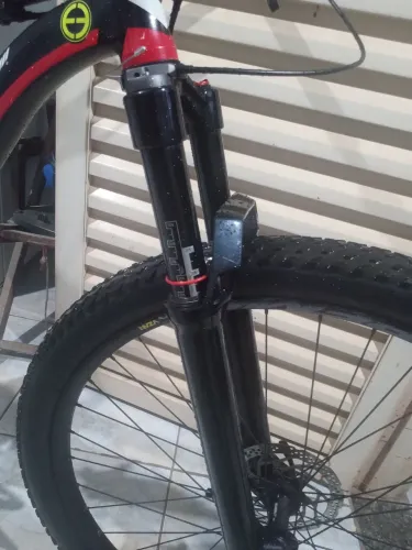 Bike tsw aro 29 quadro 19.  10 velocidades em excelente condições de uso. Não Aceito troca