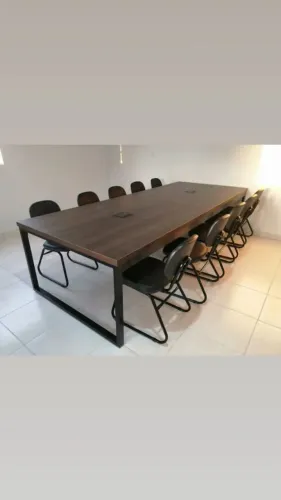 Mesa industrial para reunião nova