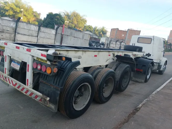 Carreta porta container