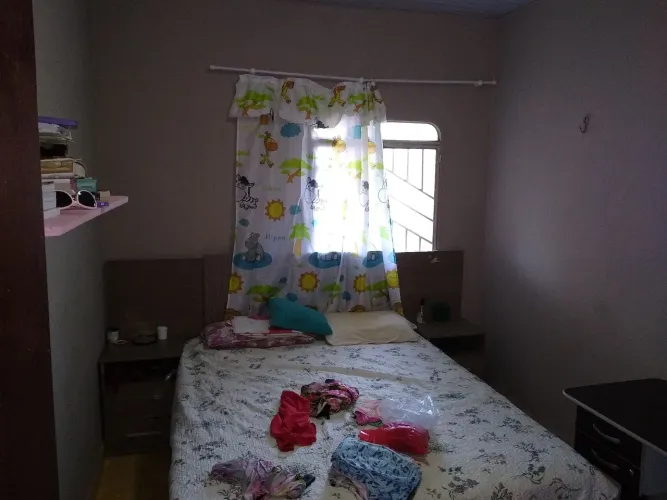 VENDO CASA AMPLA 5 QUARTOS