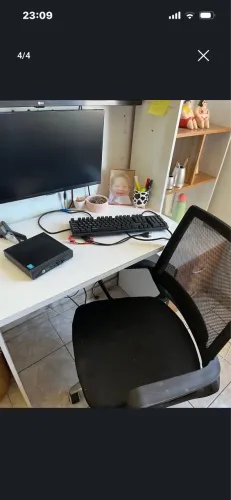 Escrivaninha e cadeira